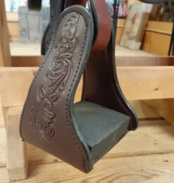 Tucker Horizon Outpost Endurance Saddle 179 -Classic Equine Shop horizon endurance saddle trail glide marys tucker 24561.1686676574