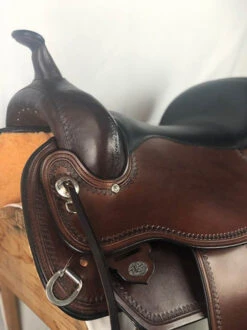 Circle Y Topeka Flex2 Trail Saddle 1651 -Classic Equine Shop topeka saddle front detail circle y 96140.1573161255